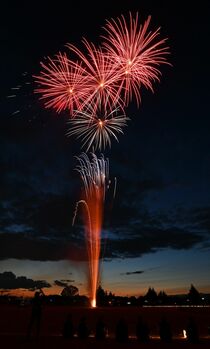 明治中で花火打ち上げ