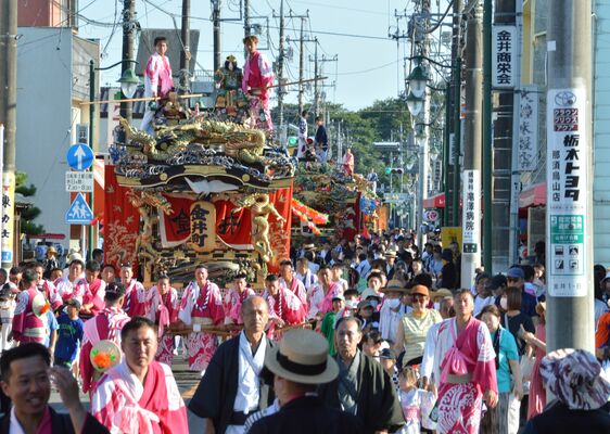 ６町の大屋台が練り歩いたパレード