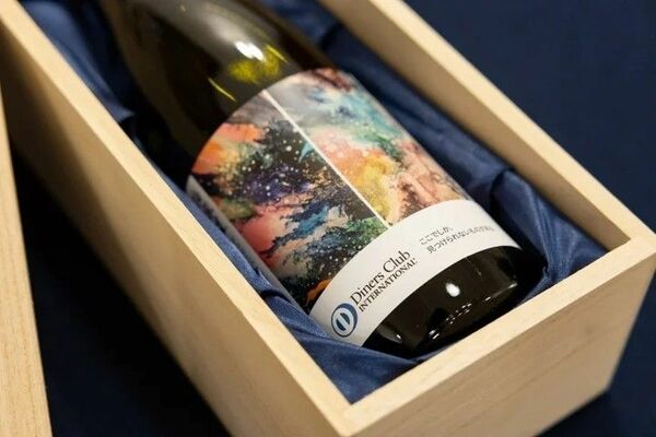 新澤醸造店杜氏の渡部さんと染織アーティストの西形さんがコラボした日本酒