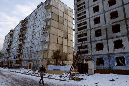 　ミサイルが直撃し15人が死亡した集合住宅＝2023年２月、ウクライナ南部のザポリージャ市