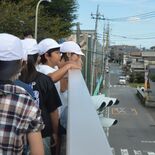 「御幸が原小学校前歩道橋」が完成　再開通祝う　児童らが愛称発表