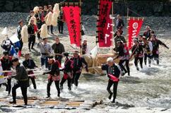 式年遷宮に向け「お木曳初式」