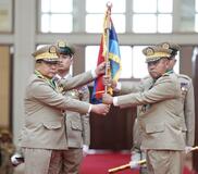 国軍トップが退任　　