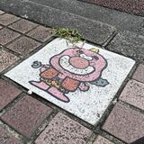 宇都宮の大通り歩道に「鬼」、足元に続々と現れる…一体何者？　調べてみた