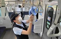 ＪＲ宇都宮駅で消毒作業