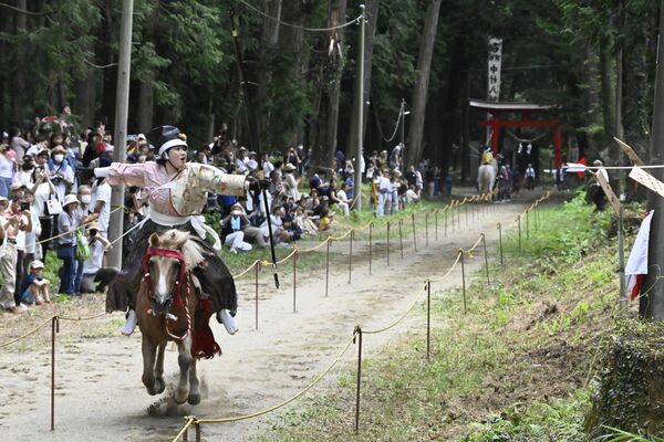 例大祭で奉納された流鏑馬
