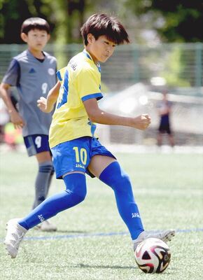 栃木ＳＣ－ＨＦＣ．ＺＥＲＯ戦　前半１分、栃木ＳＣ・佐々木がシュートを決める＝県グリーンスタジアムサブグラウンド