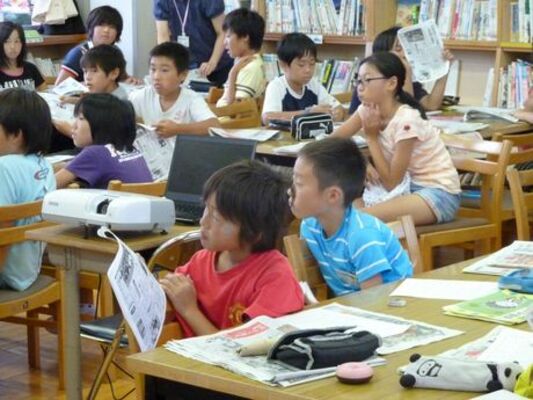 新聞作りこつ知る／大田原市薄葉小