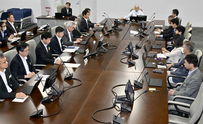 県内６例目の豚熱発生を受けて開かれた対策本部会議＝26日午後７時、県庁