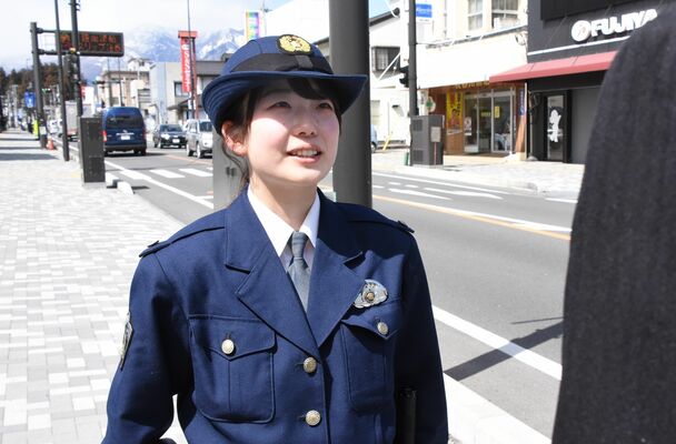 那須雪崩事故をきっかけに警察官を志した高野巡査。「多くの人を助けたい」と誓う＝３月下旬、日光市今市
