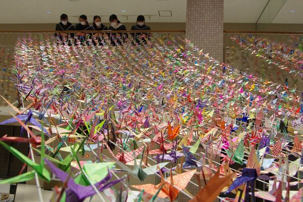 成人式会場に折り鶴１万７千羽飾り付け 真岡北陵高の生徒 社会 県内主要 下野新聞 Soon ニュース 下野新聞 Soon スーン