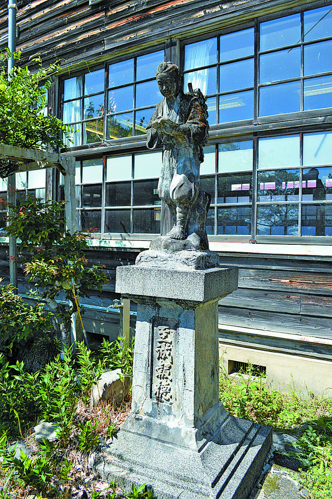 二宮金次郎像
