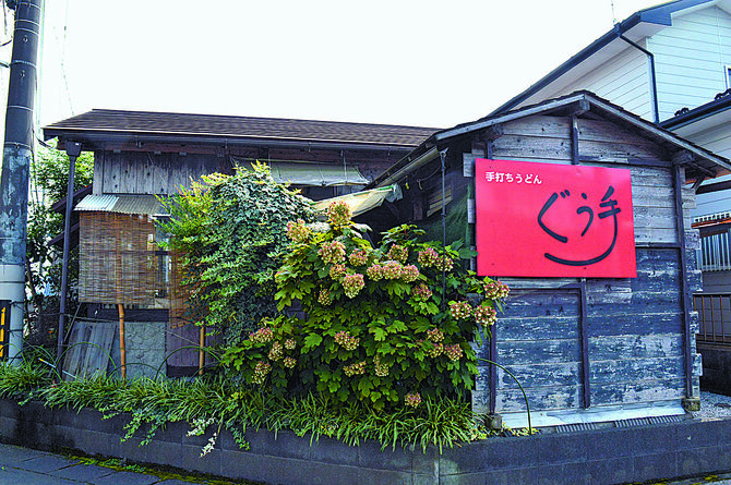 「すぐあきらめない」が信条という光男さんが自力で建てた店