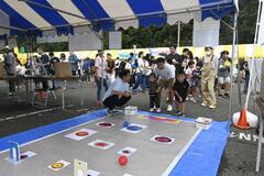 模擬店や演奏会 家族でにぎわう