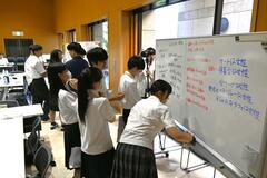 高校生の意見基に教材