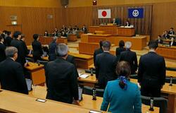 知事も対象の防止条例成立