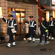 「客引き行為追放」　宇都宮の歓楽街でパトロール　栃木県警、佐藤市長ら50人参加
