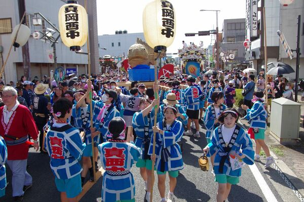 真岡西中と正心高級中学の生徒によるみこし渡御