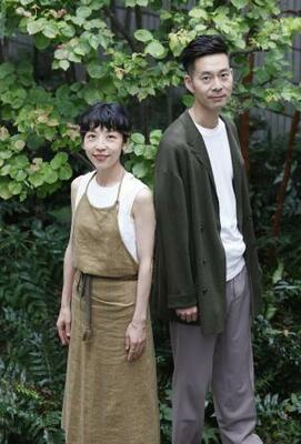 　ハンバートハンバートの佐野遊穂（左）と佐藤良成＝２０２３年