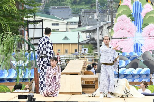 山あげ祭のリハーサルに臨む演者＝７月６日、那須烏山市