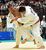 柔道男子団体準決勝　中堅戦、白鴎足利の長谷川（左）が果敢に攻める＝三重県津市のサオリーナ