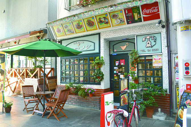昭和レトロ感たっぷりの懐かしい店構え
