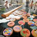 湯船にヒノキ浮かべ…“長い木”してね　真岡いがしら温泉おふろｃａｆｅ、…