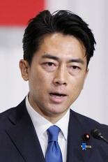 小泉氏だけ首相をねぎらう