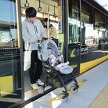 ベビーカーの公共交通利用は大変…大学生にも知ってほしい　ＬＲＴ乗車体験…