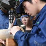 高校生の挑戦！！　小中学生へ技術教える　栃木市「うずまの竹あかり」