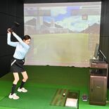 シミュレーションゴルフって？　屋内で快適、データが“見える”　憧れのコ…
