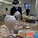 手押し車の高齢者、外国人受刑者… 社会問題を映す