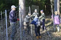 害獣侵入対策へ メッシュ柵設置