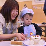 「フルーツサンドカー」で楽しく学ぶ　栃木で初ワークショップ　０～３歳児が挑戦、オリジナルの