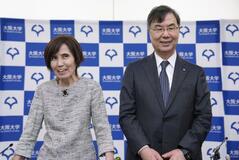 妻「長い間、苦労した」