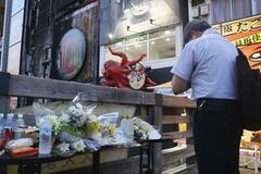 屋外装飾広告、防炎素材か