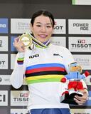 女子ケイリン、佐藤Ｖ２