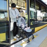 ベビーカーの公共交通利用は大変…大学生にも知ってほしい　ＬＲＴ乗車体験会　研究プロジェクトの一環で
