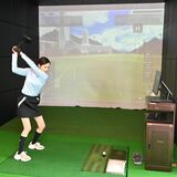シミュレーションゴルフって？　屋内で快適、データが“見える”　憧れのコースでラウンドも