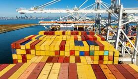 米国、２５年モノ貿易赤字最大