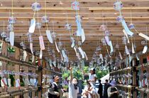 下野・華蔵寺で風鈴まつり