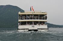 日光・中禅寺湖で地蔵流し