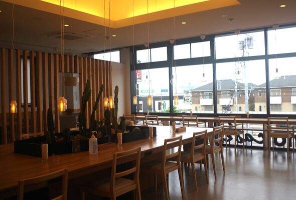 ヤクルトサービスセンターゆいの杜のカフェ店内＝宇都宮市