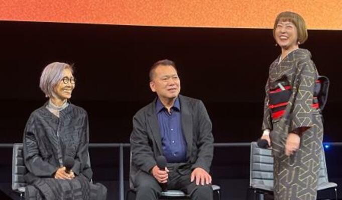 シンポジウムの会場で話す(左から)豊川京子さん、西松忠さん、日比野直美さん=14日、ロサンゼルス(共同)