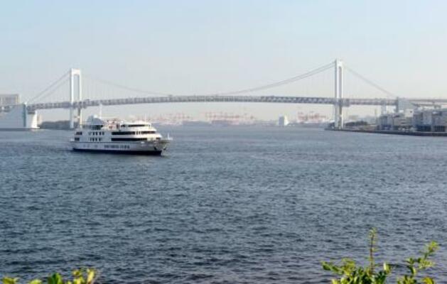　プロムナードデッキから見た東京港＝東京都港区