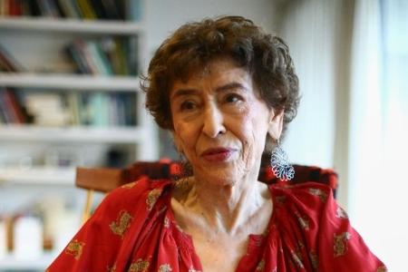 　イラン出身の作家アザル・ナフィシさん＝2025年12月、米ワシントン（共同）