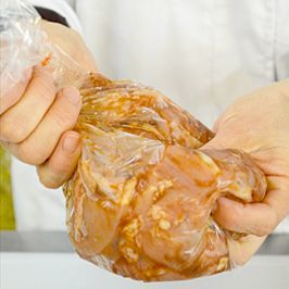ビニール袋に入れてもみ込む