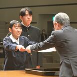 学校生活で模範　佐野市が小中生122人を表彰　善行やスポーツで