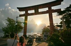 湖畔 秋の夕日ショー