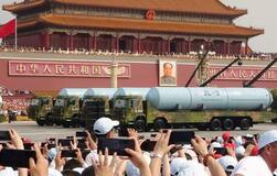 中国、米射程の弾道ミサイル公開